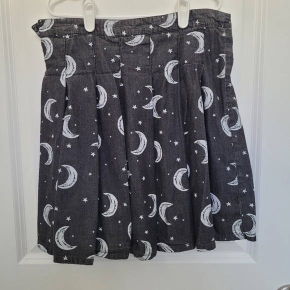 Hot Topic High-Waisted Lunar Witchy Goth Pleated Miniskirt Small Moons & Stars - Picture 6 of 9